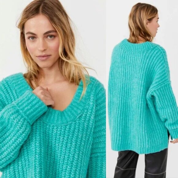NWT FREE PEOPLE Chunky Knit Blue Bell V-Neck Oversized Sweater Electric Teal M - Picture 2 of 11